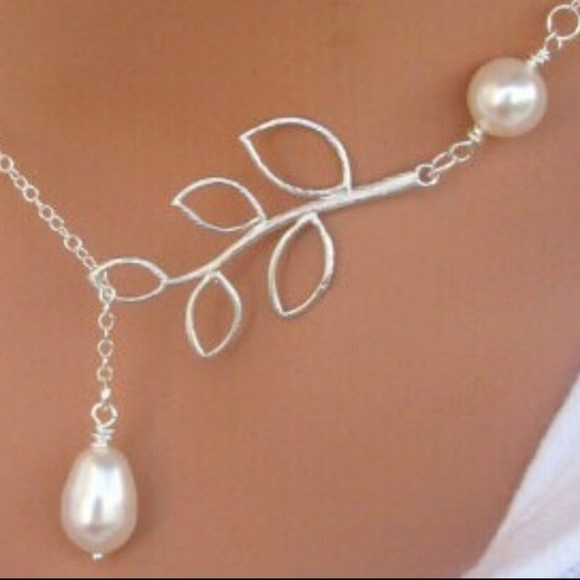 Adjustable Leaf and Double Pearl Necklace - Picture 2 of 4